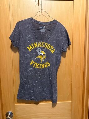Minnesota Vikings Women's Short Sleeve V-Neck Tee - Gray/Yellow